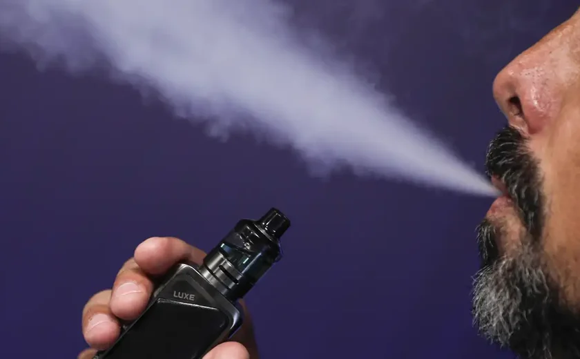 Comissão adia votação de projeto que regulamenta cigarros eletrônicos