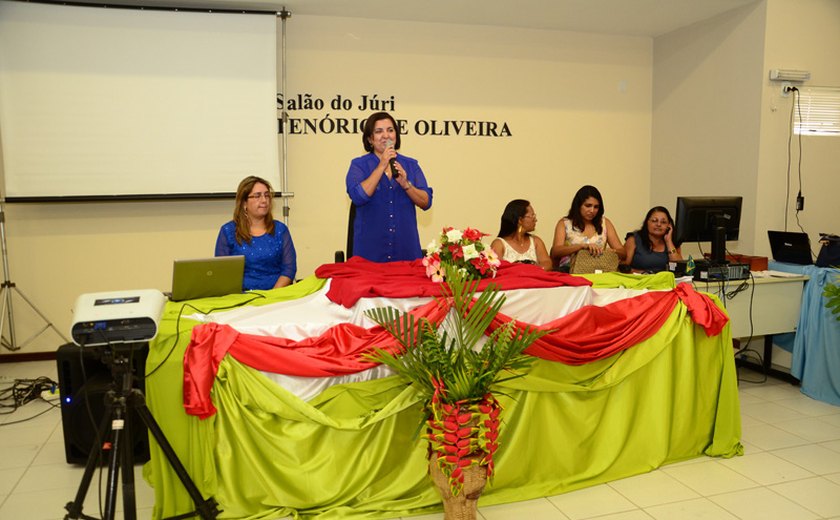 Educadores limoeirenses fazem balanço de ações desenvolvidas em 2013