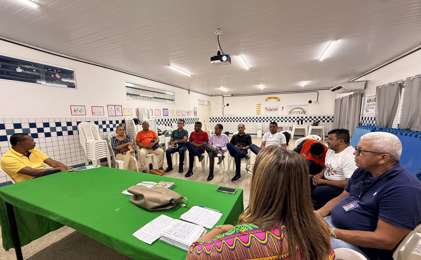 Representantes da Alurb se reúnem com moradores para orientar sobre Ecoponto Petrópolis