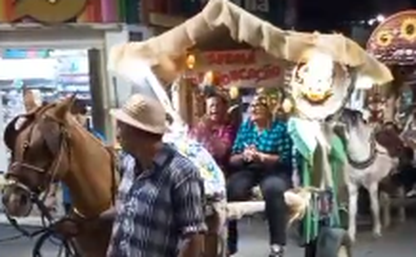 Tradicional desfile de carroças abre os festejos de São João em Palmeira dos Índios