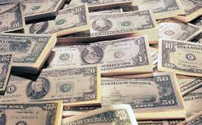 Dólar alto e tarifas públicas retardarão queda da inflação em 2015