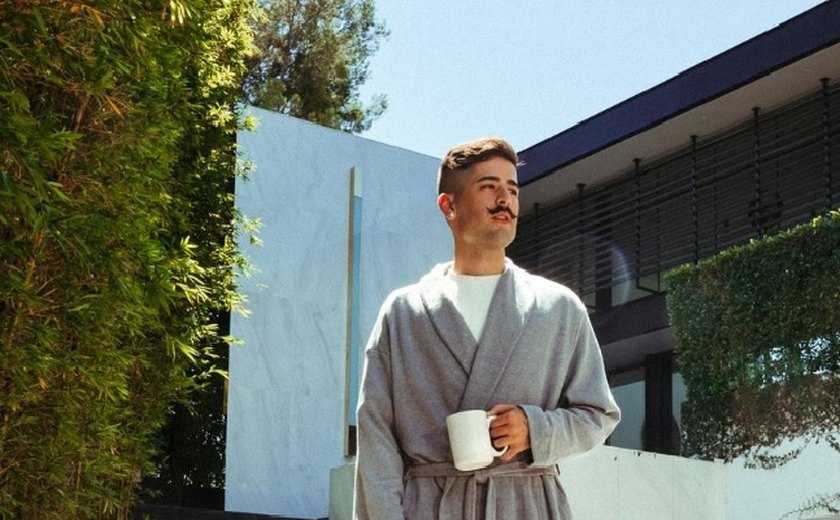 Ferrari na garagem e dinheiro para fãs: de onde vem a fortuna de Ruyter Poubel, influencer amigo de Jade Picon?