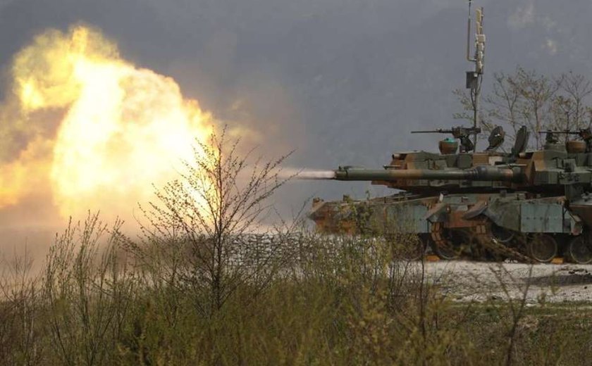 Coreia do Sul e EUA realizam exercícios com fogo real