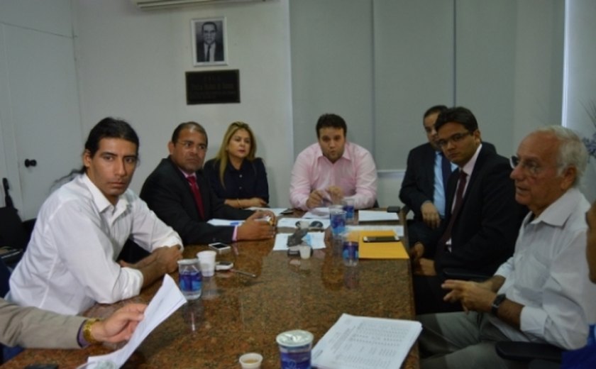 Procon Alagoas discute preço dos combustíveis na Câmara de Vereadores de Maceió