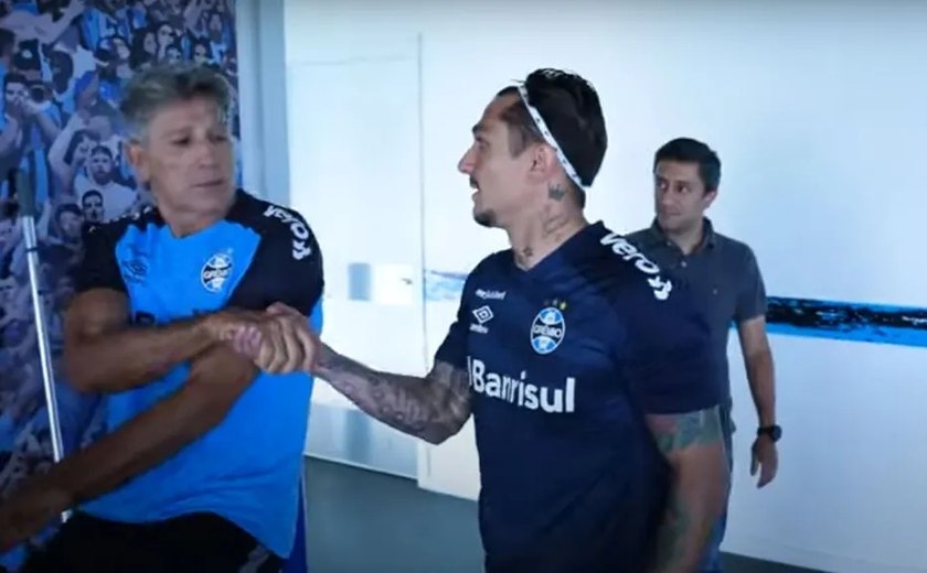 Vina chega ambicioso no Grêmio: ‘Fazer história com gols, assistências e títulos’