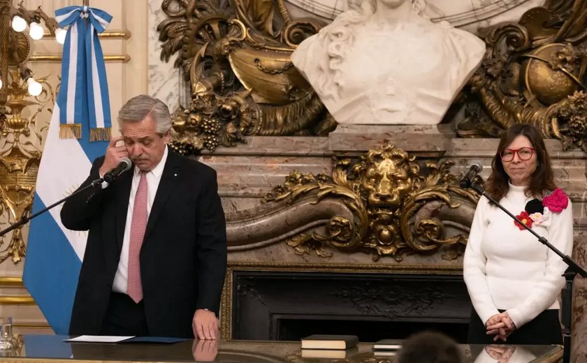 Argentina anuncia saída de Batakis da Economia e unificação de pastas