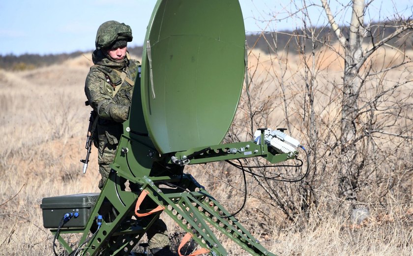 'Tática promissora': Rússia usará robôs com sistema de guerra eletrônica para suprimir drones ucranianos