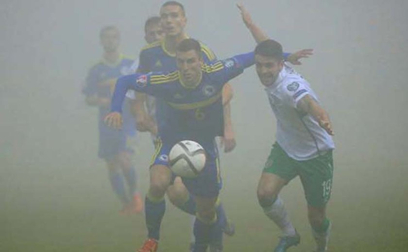 Dzeko salva Bósnia da derrota para a Irlanda na repescagem da Euro