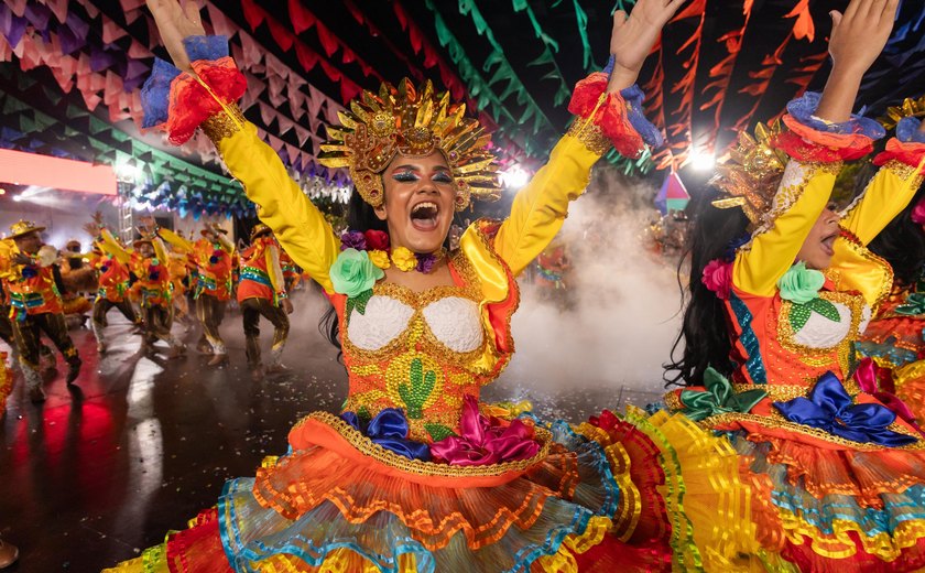 São João Raiz: Quadrilhas juninas se apresentam na primeira noite de Festival