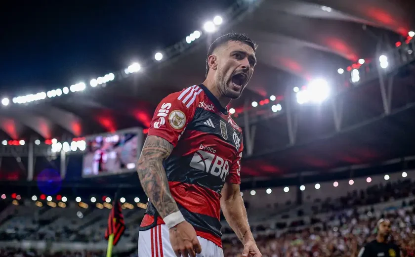 Flamengo vence Bragantino e entra na briga pelo título do Brasileiro