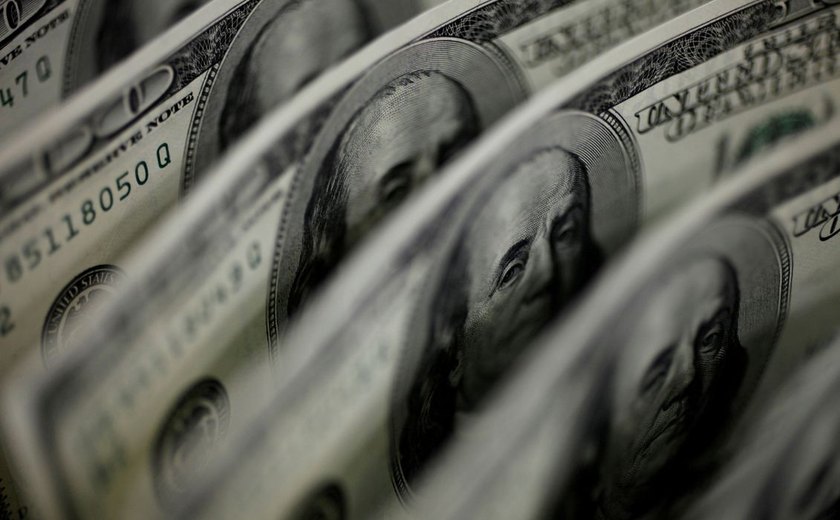 Dólar cai para R$ 5,41 e fecha no menor nível em duas semanas