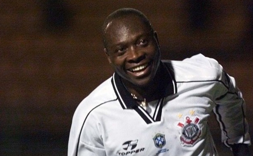 Ídolo do Corinthians, volante Rincón sofre grave acidente de carro na Colômbia