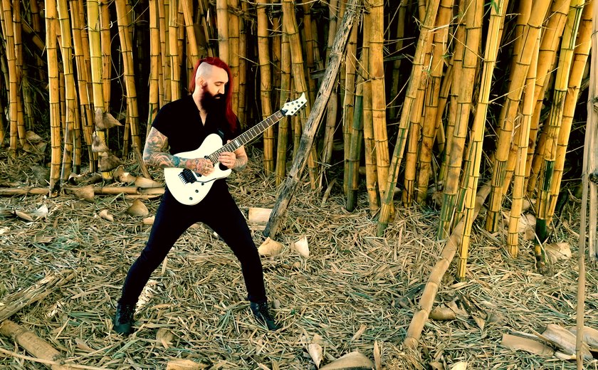 Glauber Oliveira, guitarrista do Caravellus, estreia carreira solo com o single instrumental LORE