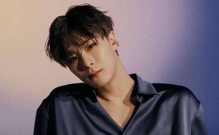 Roberto Carlos coreano? Astro de k-pop é comparado ao cantor brasileiro por entregar rosas a fãs