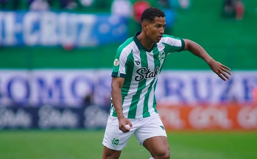 Grêmio anuncia o lateral-direito João Lucas como o primeiro reforço para 2025