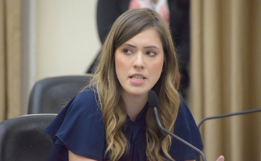 Deputada Cibele Moura faz indicação para que Estado crie sistema e desburocratize abertura de empresas