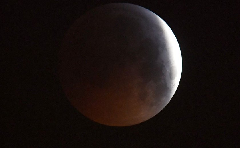Primeira superlua de 2024 surge no céu nesta segunda-feira, 19