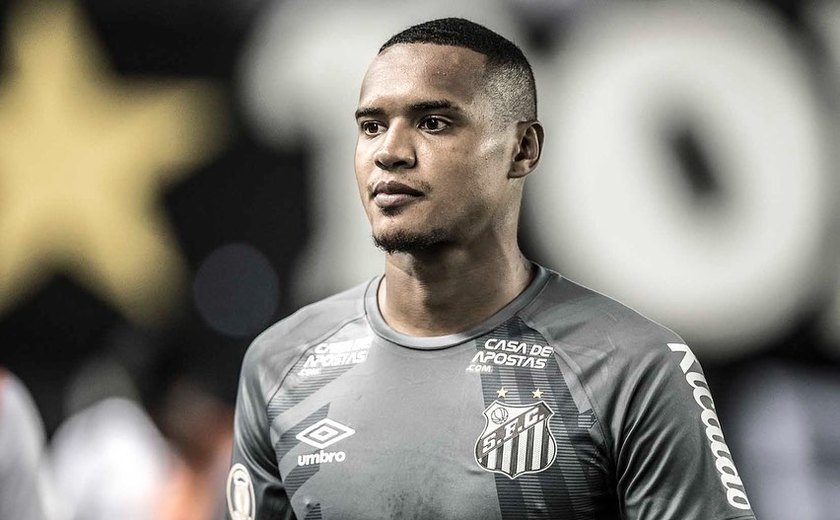 Recuperado, John volta a treinar e Santos finaliza preparação de olho no Coritiba