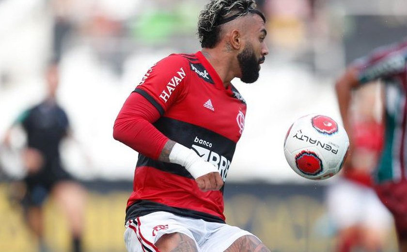 Fla denuncia racismo em ofensas de torcida a Gabriel; Flu promete investigar