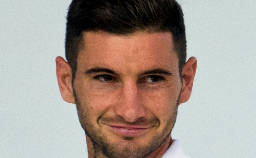 Palmeiras tem proposta por Alario recusada e busca outro camisa 9 no mercado