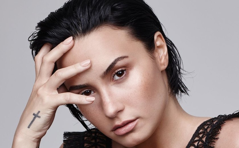 Demi Lovato deixa clínica de reabilitação após três meses