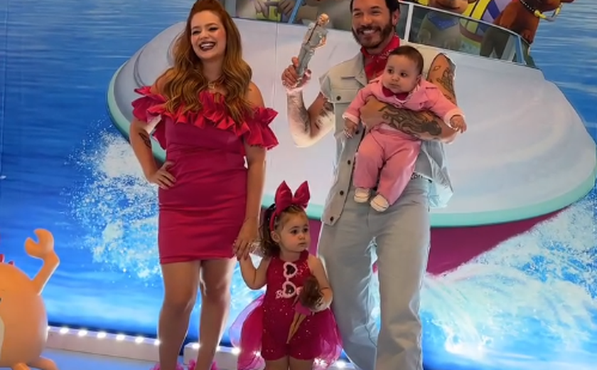 Viih Tube e Eliezer se vestem de Barbie e Ken em festa de 2 anos da filha Lua