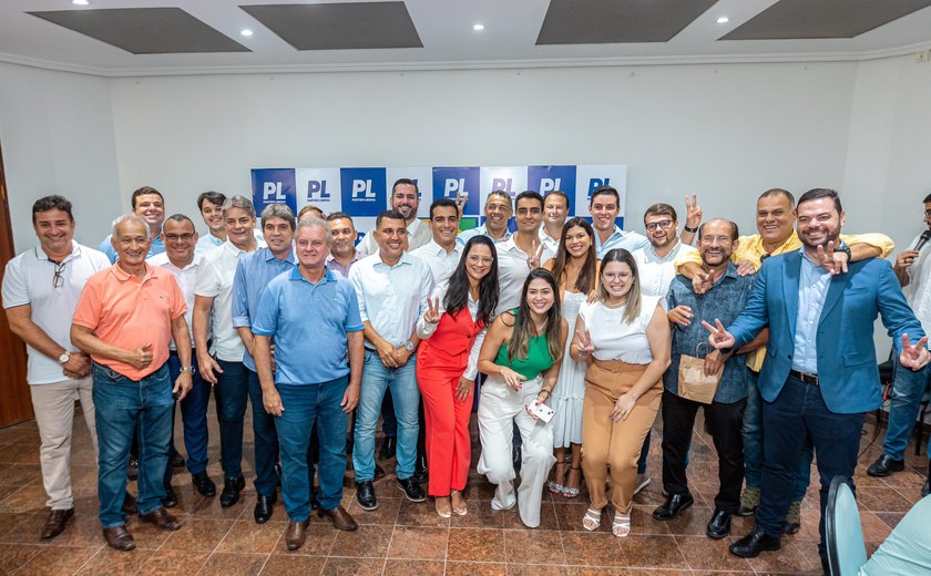JHC mostra força política e forma maior chapa proporcional da história de Maceió