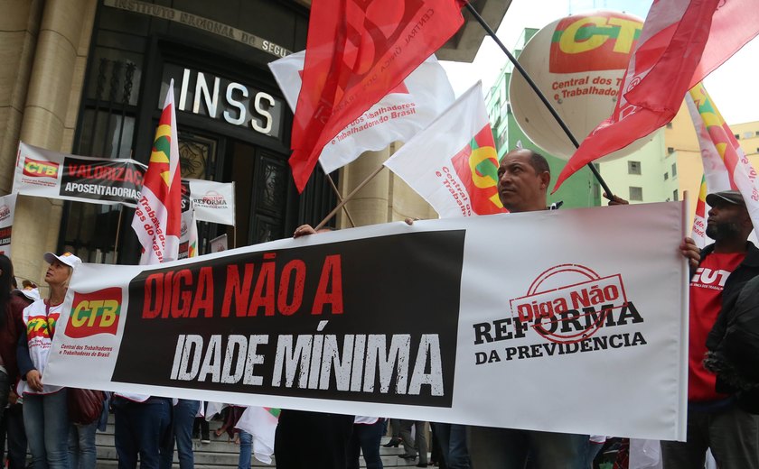 Cidades do Brasil têm atos contra reforma previdenciária