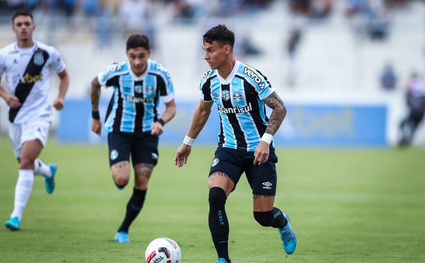 Grêmio bate Vitória em duelo direto contra o rebaixamento no Brasileiro e mantém tabu