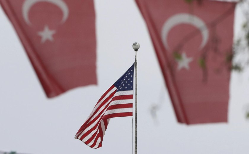 Trump declara guerra econômica global ao impor tarifas, afirma analista