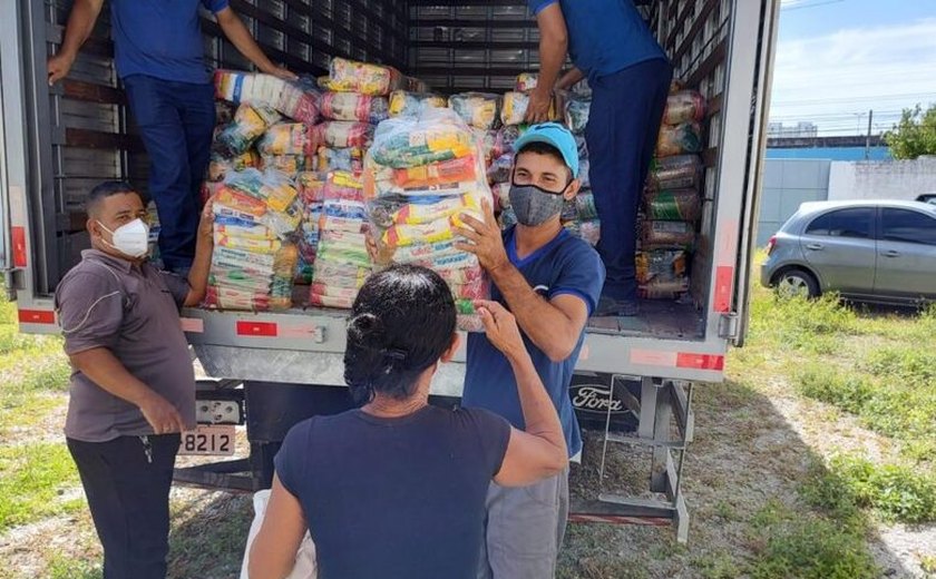Assistência Social entrega cestas básicas para famílias no Trapiche