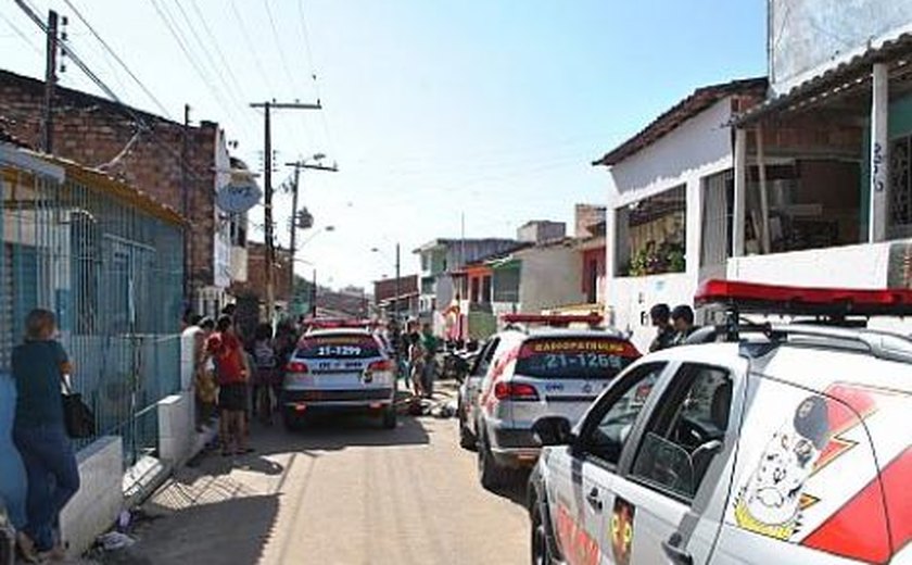 Troca de tiros resulta na morte de três jovens na periferia de Maceió