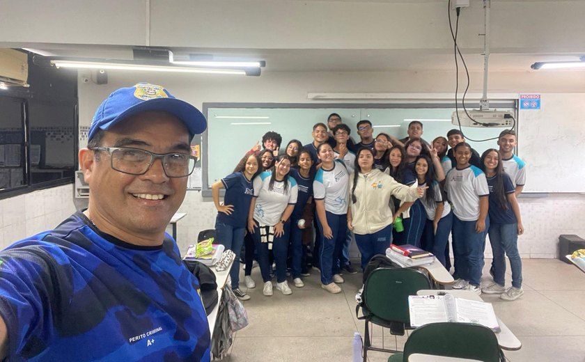 Alunos da Escola Santíssima Trindade conhecem detalhes da profissão de perito criminal