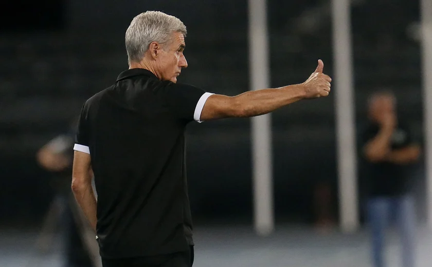 Ex-técnico do Botafogo, Luís Castro se derrete por recorde de Cristiano Ronaldo pelo Al-Nassr
