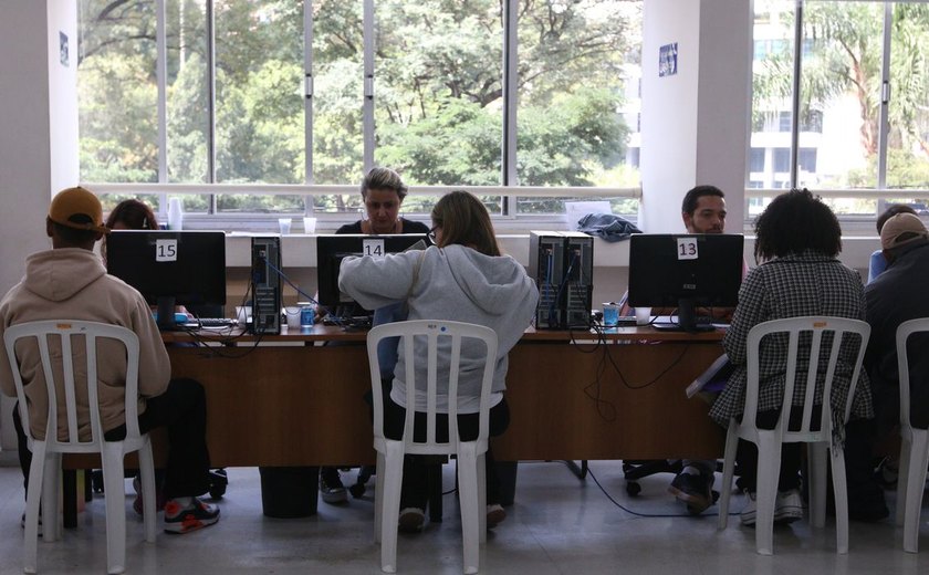 Mutirão para trans e travestis oferece mais de 1 mil vagas de emprego
