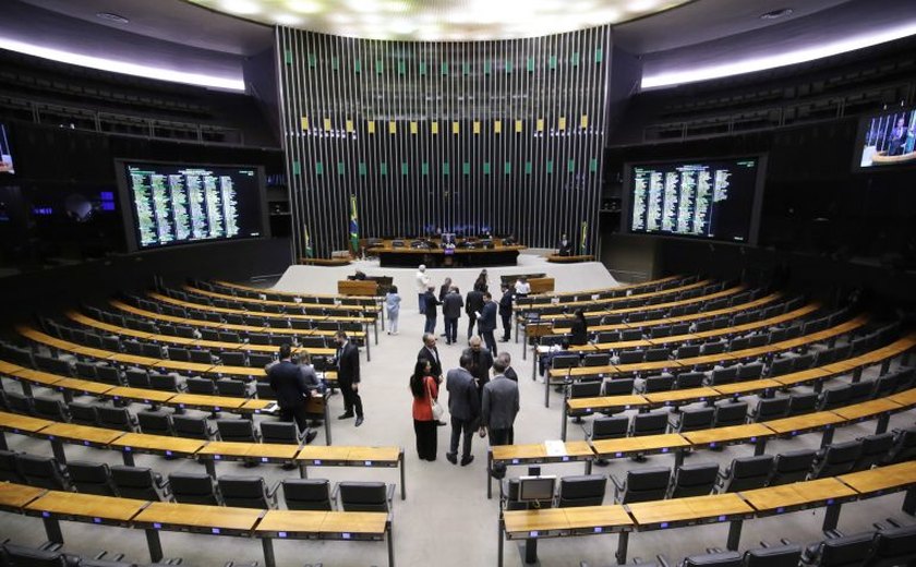 Em votação simbólica, Câmara aprova urgência do projeto de lei que amplia isenção do IR