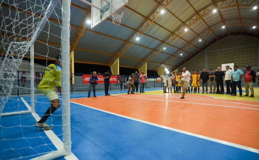 Prefeito Luciano entrega ginásio poliesportivo e anuncia mais obras no Manoel Teles