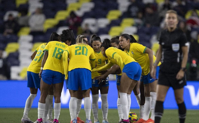 Torcedores brasileiros lotam entorno do estádio de Brisbane, palco do jogo contra a França