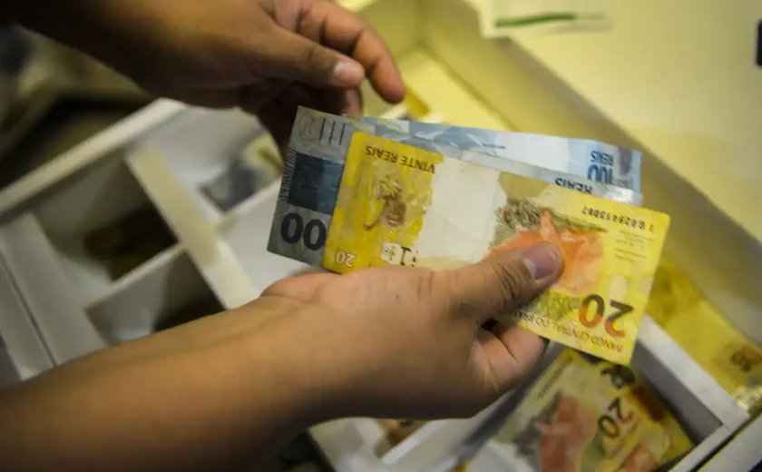 Há 30 anos, Real era lançado para combater hiperinflação no Brasil