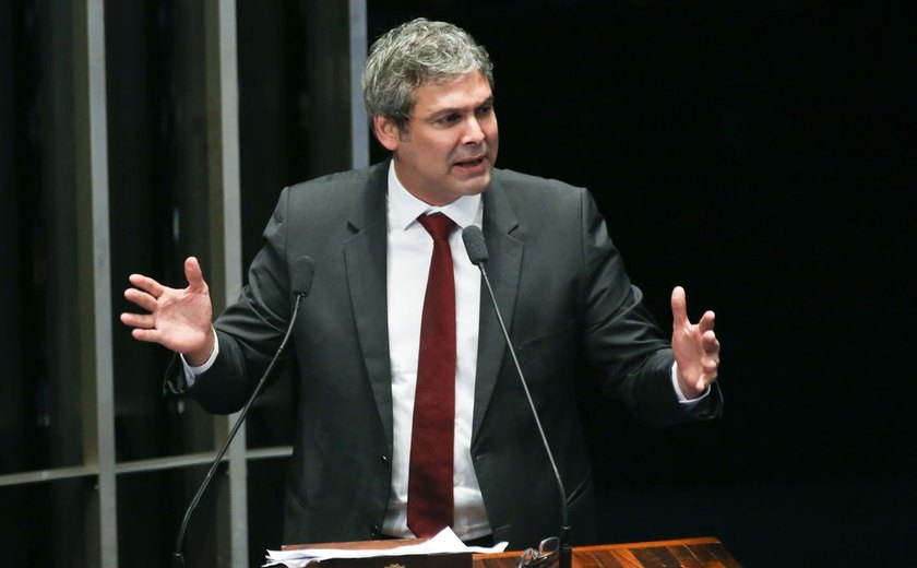 Líder do PT na Câmara diz que tarifas de Trump são ataque à democracia