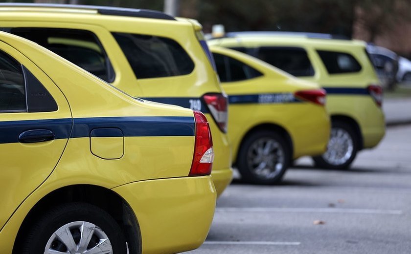 Prefeitura do Rio divulga lista de motoristas auxiliares que vão ganhar autonomias de táxi
