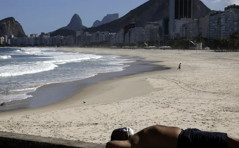 Surfista portuguesa é chantageada após receber fotos produzidas por IA em que aparece nua: 'Inferno emocional'