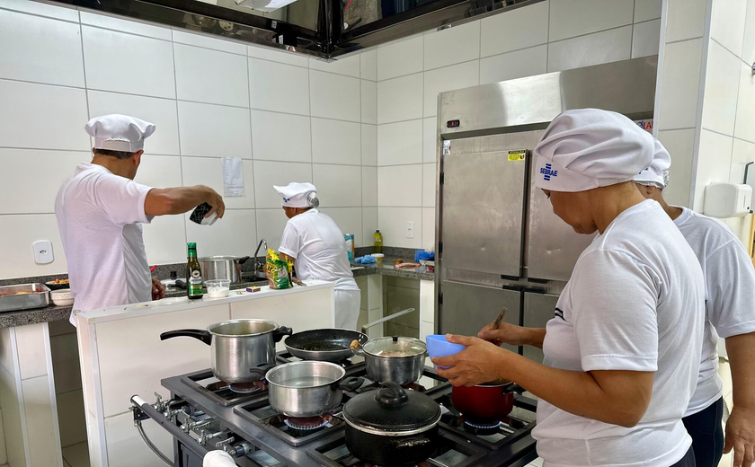 Merendeiras de escolas da Prefeitura de Penedo participam de concurso do Sebrae