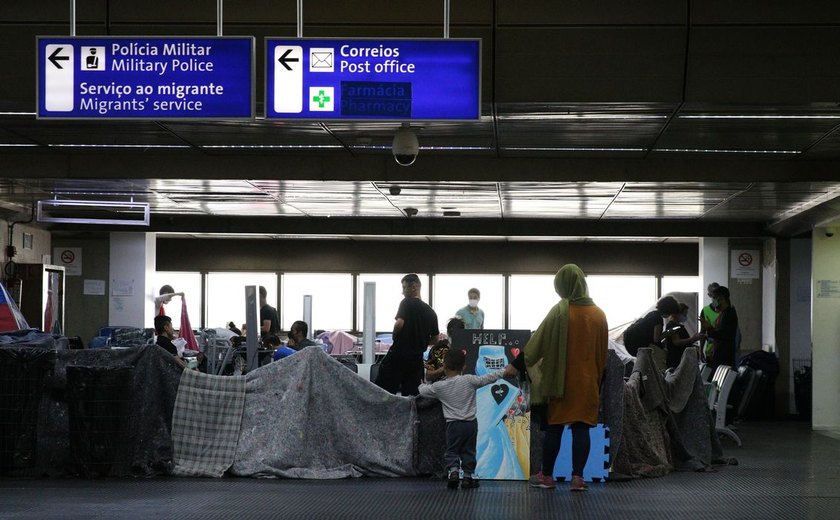 Justiça nega habeas corpus coletivo para 104 migrantes em Guarulhos