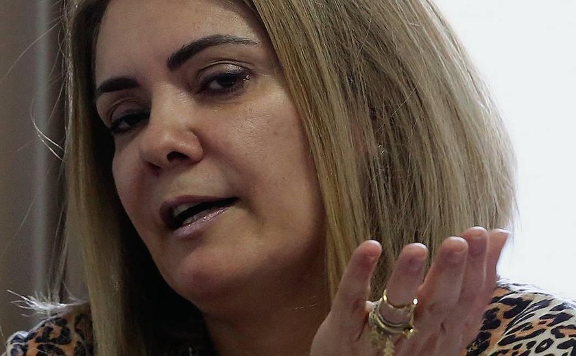 Quando casada com Bolsonaro, ex-mulher pagou parte de 14 imóveis em dinheiro vivo