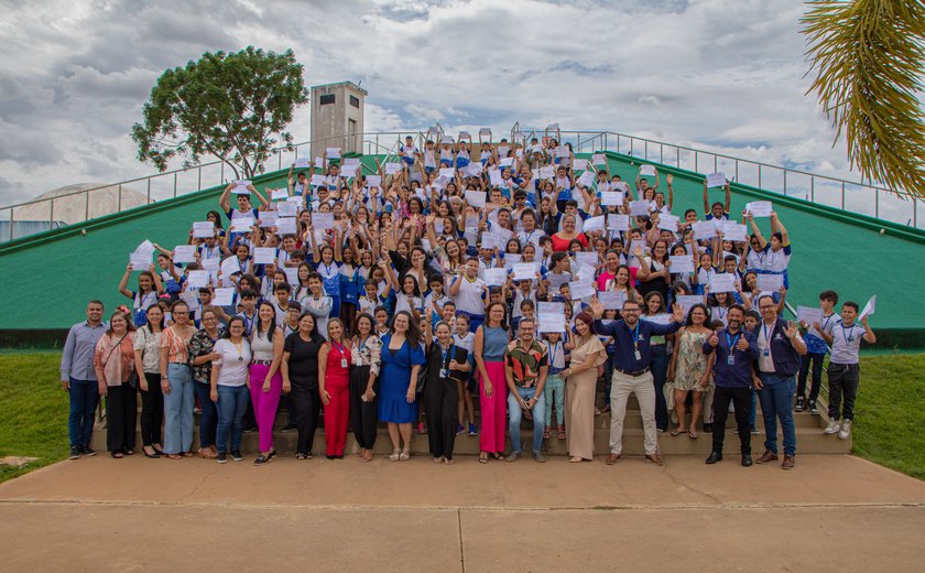 Incentivo à ciência: Prefeitura realiza a entrega das medalhas das Olimpíadas Científicas Nacionais aos alunos da Rede Municipal