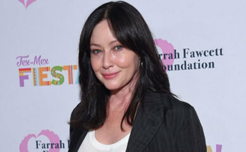 Shannen Doherty, de 'Barrados no Baile', revela que câncer de mama se espalhou para os ossos