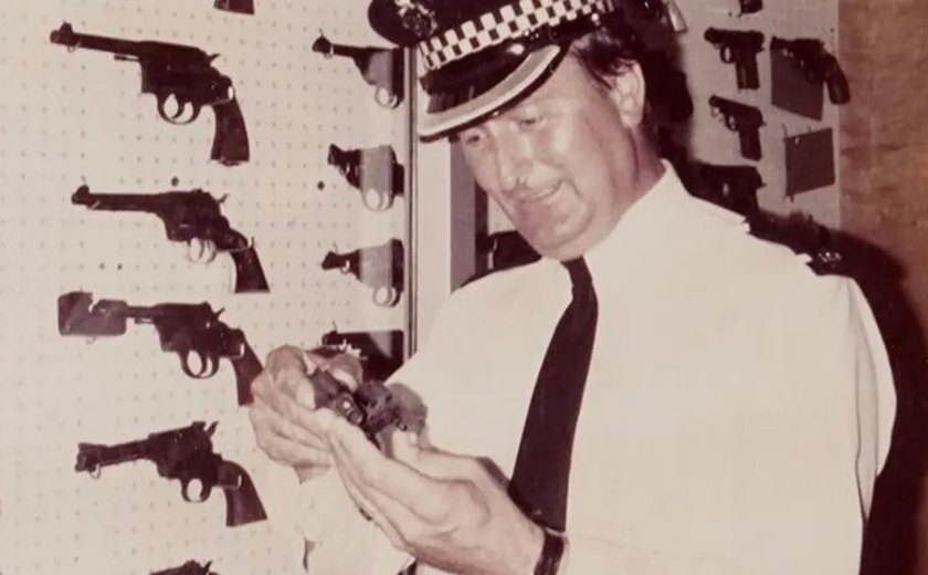 Bala de arma que matou John Lennon vai a leilão na Inglaterra
