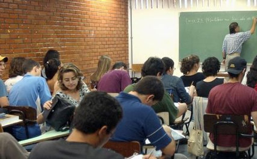 Alunos debatem violência e drogas na Escola Rosalvo Ribeiro