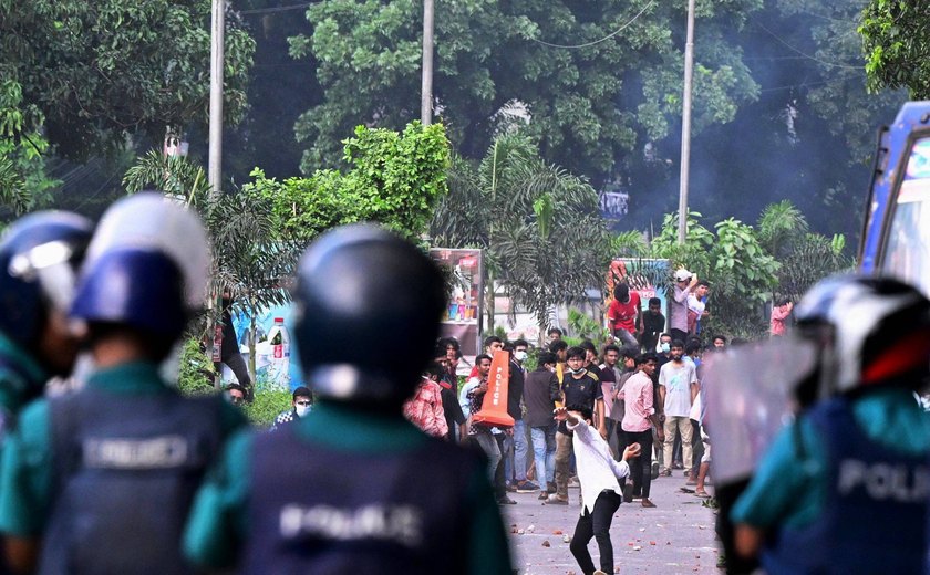 Bangladesh decreta toque de recolher e mobiliza militares após onda de protestos deixar mais de 100 mortos
